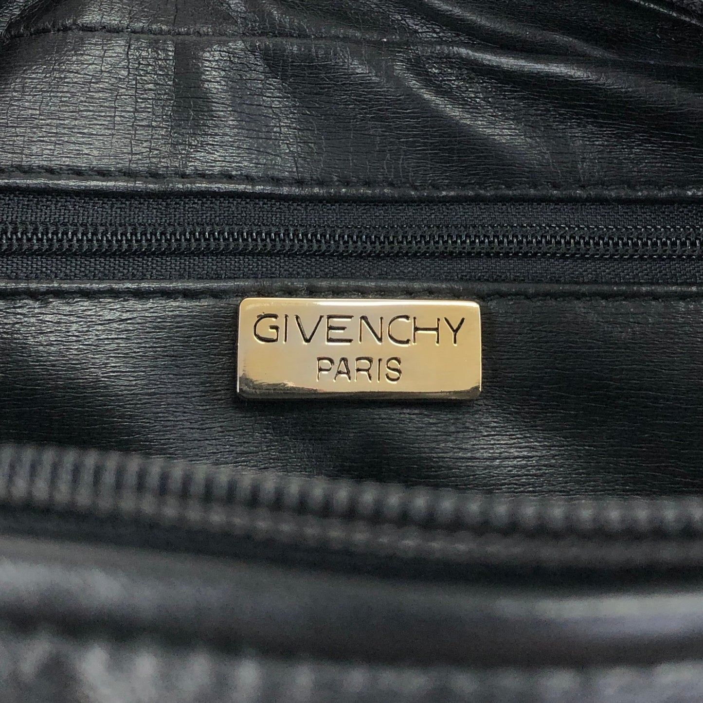 GIVENCHY Logo Chain Shoulder bag Black Vintage nrau2r