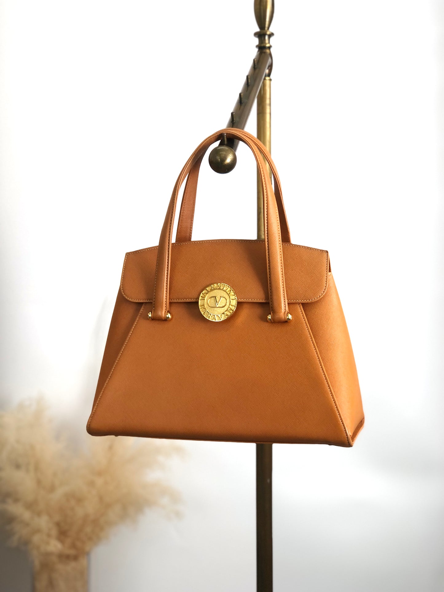 VALENTINO GARAVAN Medal Motif  Handbag Camel Vintage yg5ysc