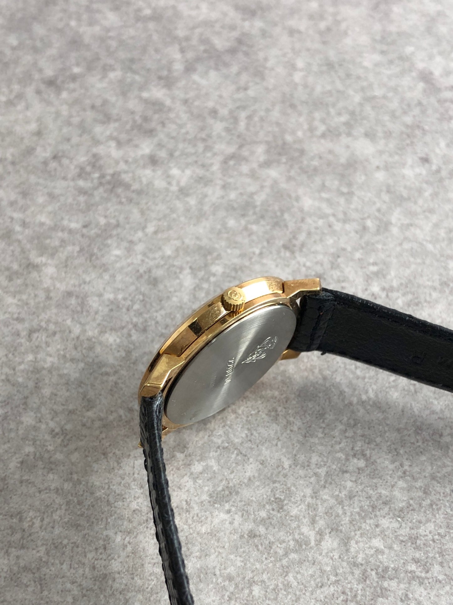 GUCCI Logo Quartz Watch Black Vintage yck25p