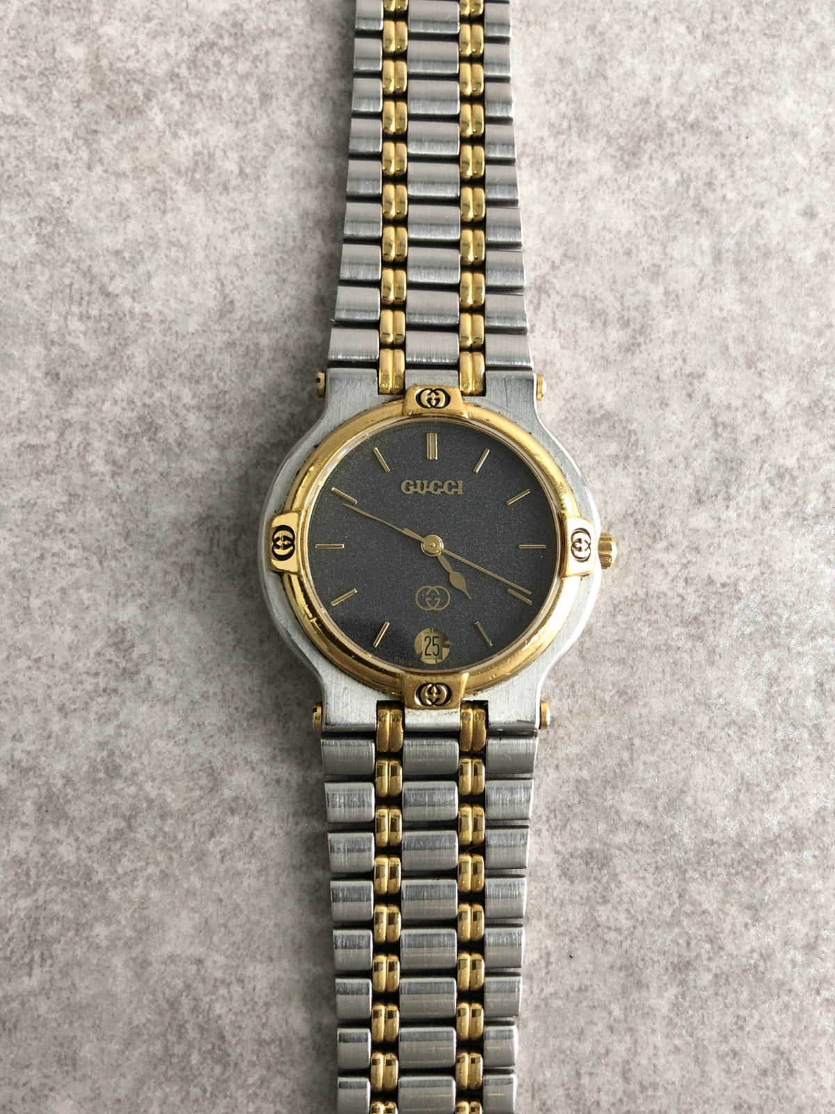 GUCCI Logo Quartz Watch Silver×Gold 9000M Vintage tr37i6