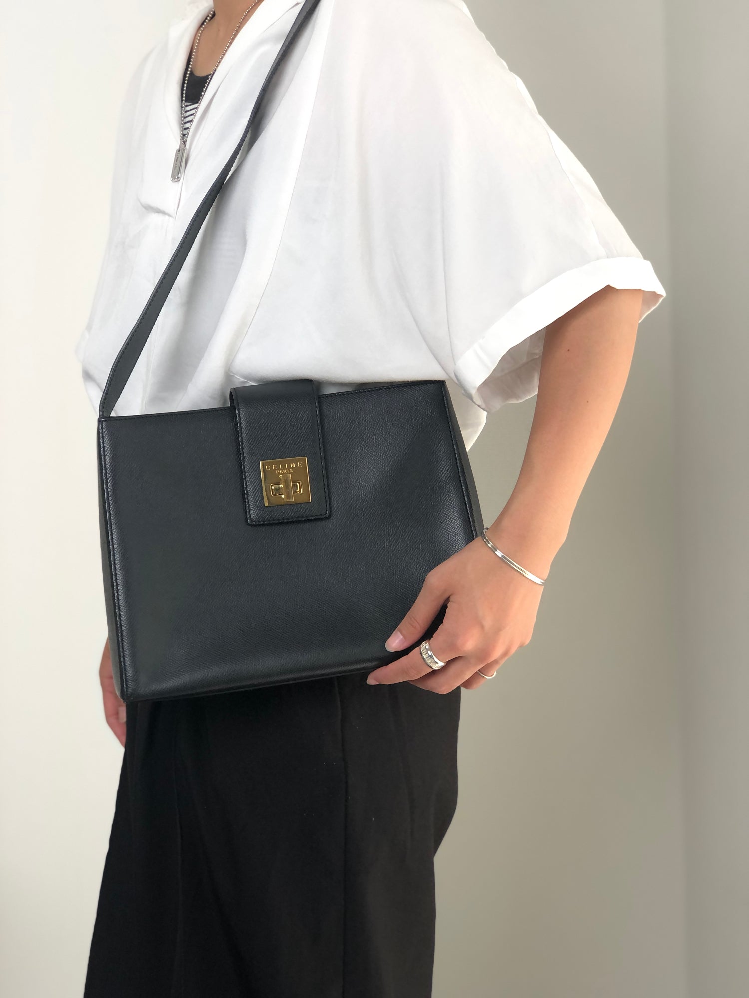 CELINE Turn Lock Shoulder bag Black Vintage 7mkcub – VintageShop solo