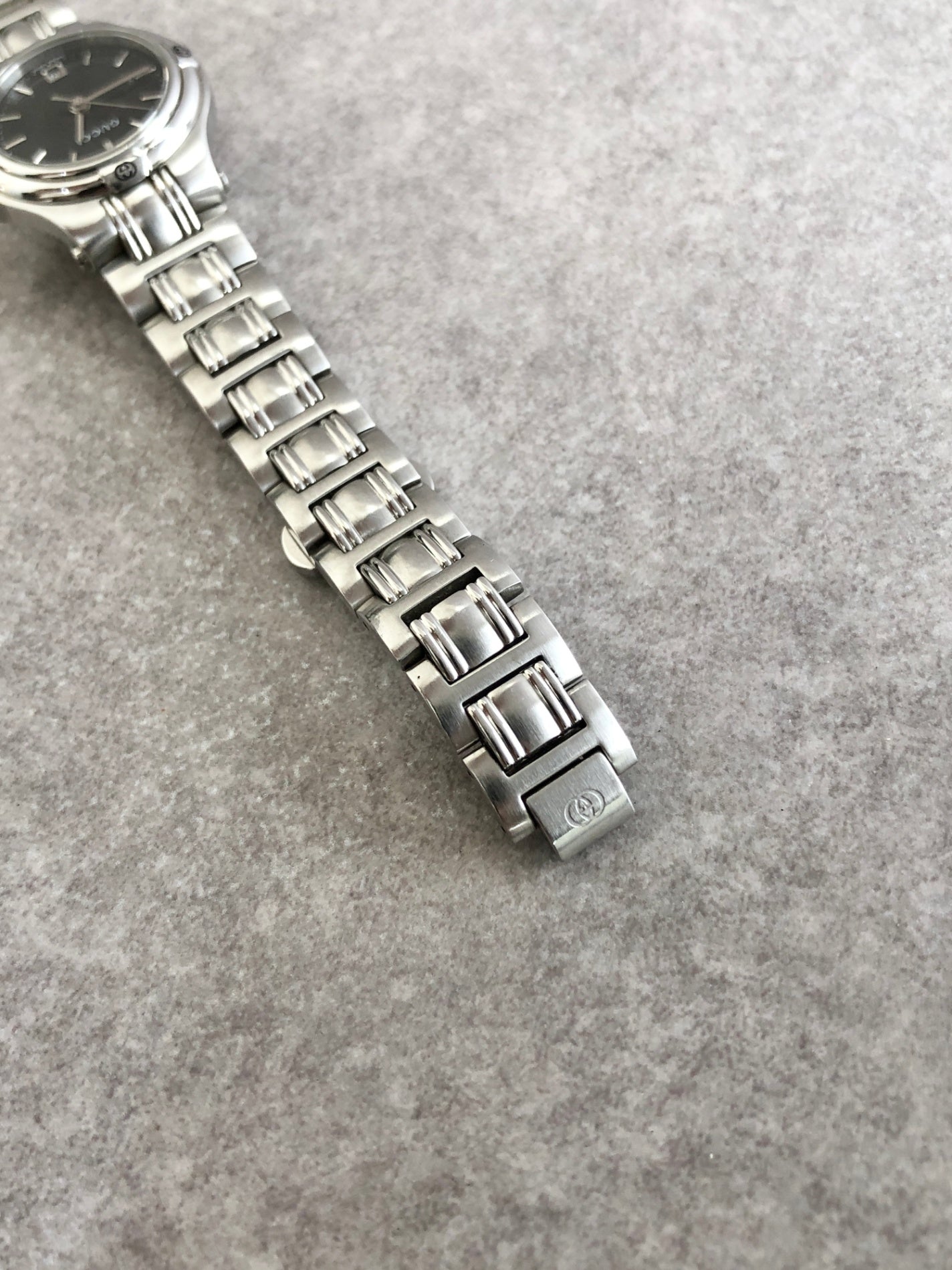 GUCCI Logo Watch Silver×Black 9040L Vintage fdpzxa