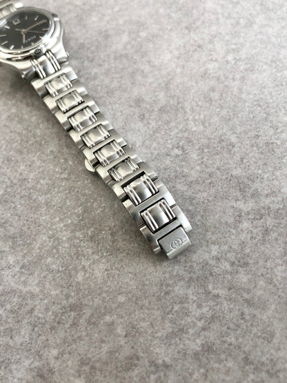 GUCCI Logo Watch Silver×Black 9040L Vintage fdpzxa