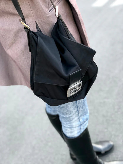 FENDI Logo Shoulder bag Black Vintage vvvemn