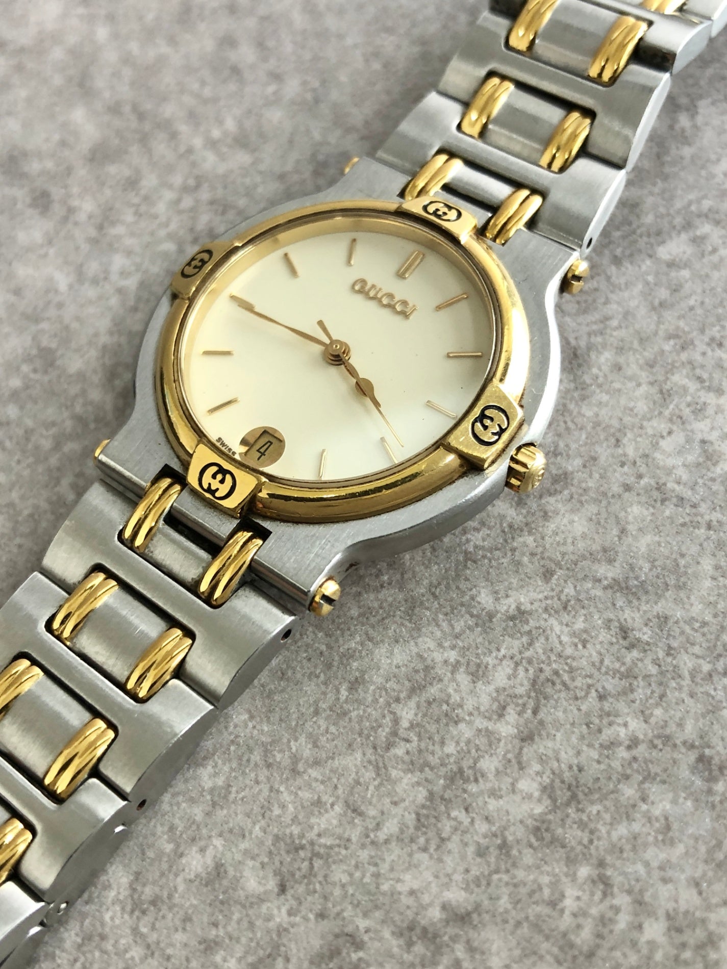 GUCCI Logo Watch Silver×Gold 9000M Vintage vzg4zk – VintageShop solo