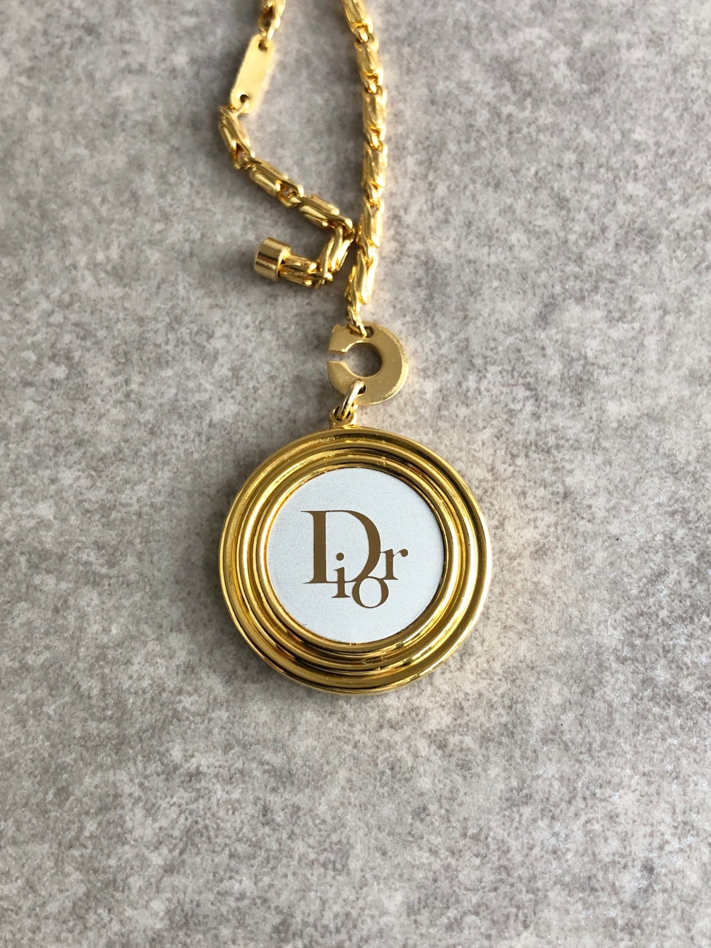 Christian Dior Logo Charm Gold Vintage tgmp3e