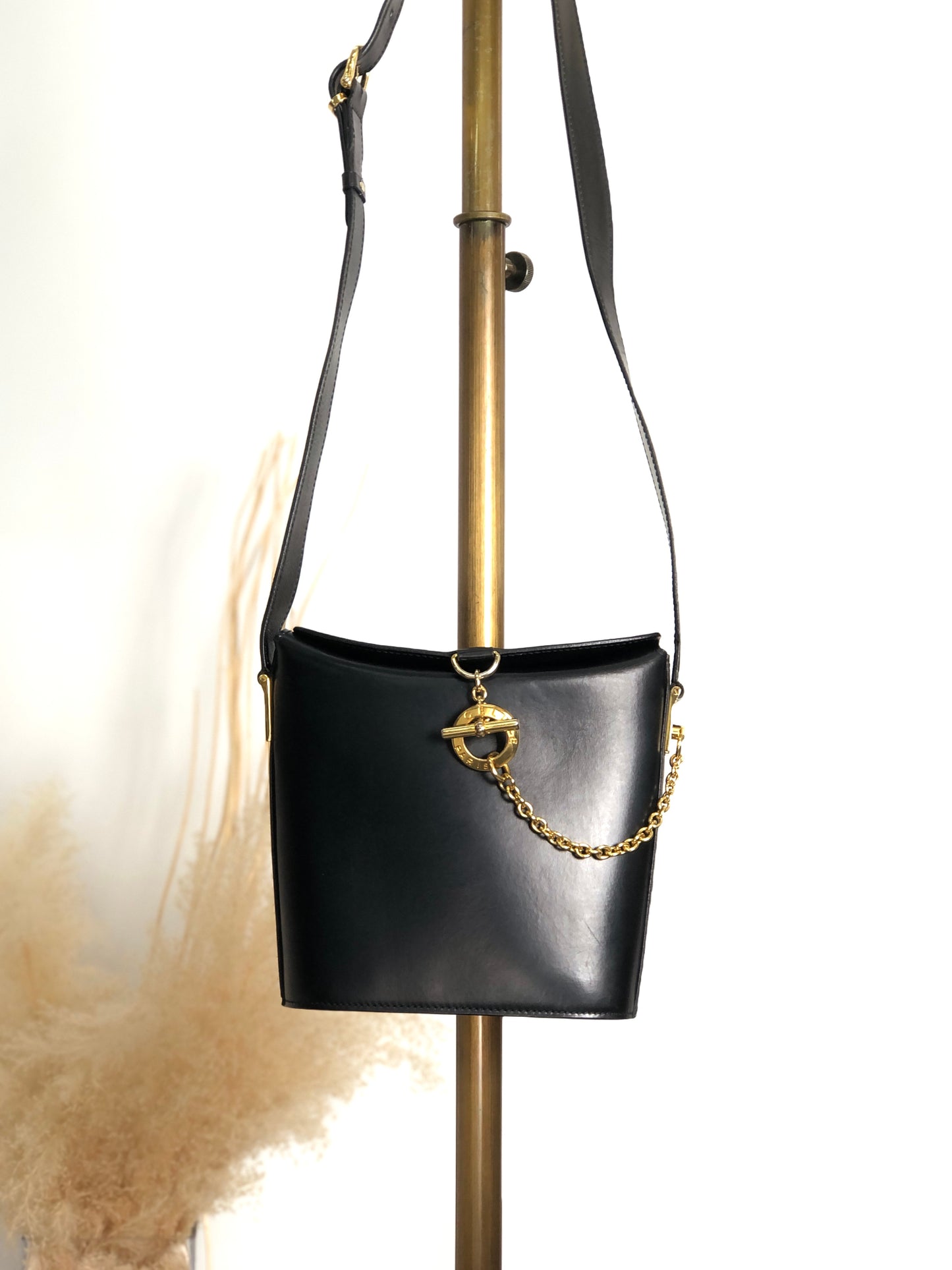 CELINE Circle Logo Shoulder bag Black Vintage x6z5t3