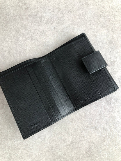 PRADA 三角形標誌折疊皮夾 黑色復古 agipjp