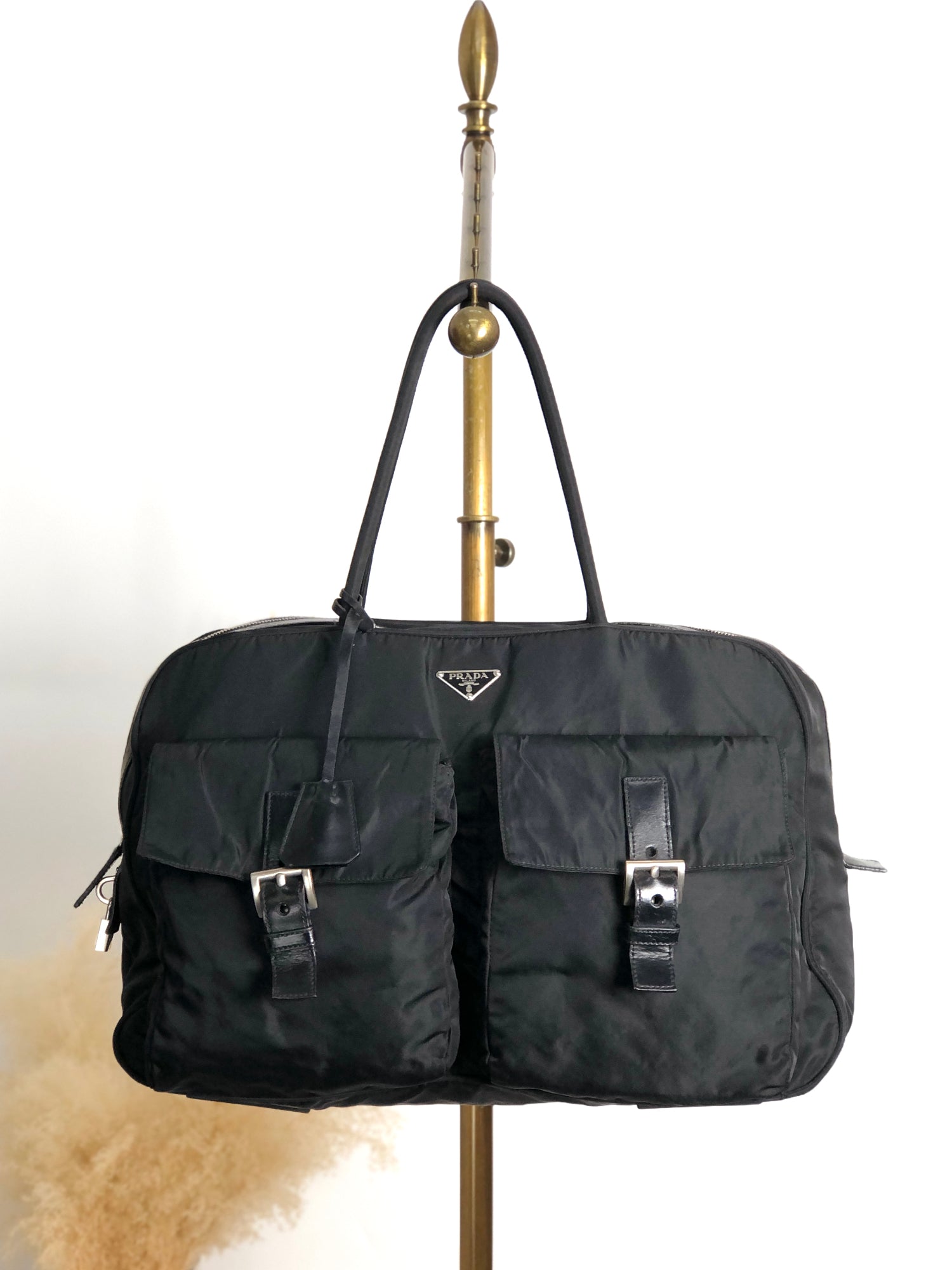 Prada ヴィンテージ　バッグ PRADA 1996 Archive Geometric Embossed Patent Leather Chain