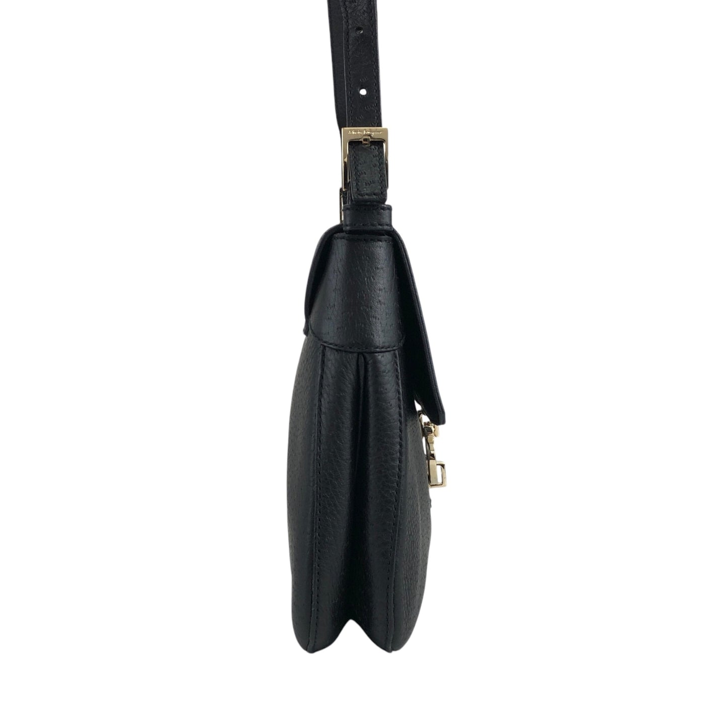 Salvatore Ferragamo Gancini Shoulder bag Black Vintage hrpw36