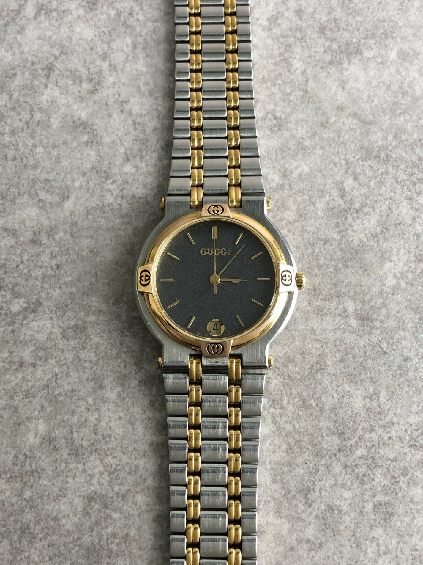 GUCCI Logo Quartz Watch Silver×Gold 9000M Vintage 6pbxdx
