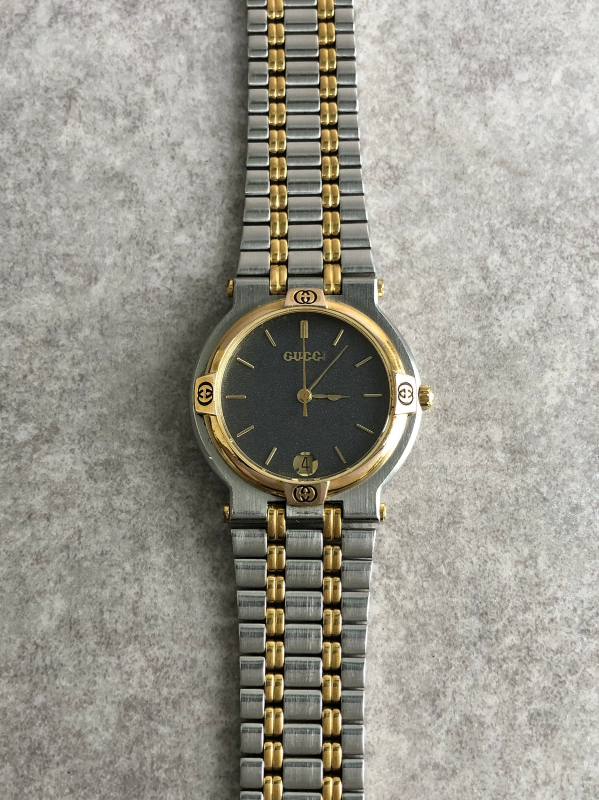 GUCCI Logo Quartz Watch Silver×Gold 9000M Vintage 6pbxdx