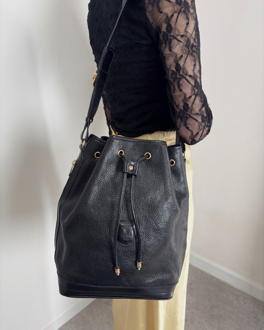 CELINE Blason Drawstring Shoulder bag Black Vintage 6uw6d7