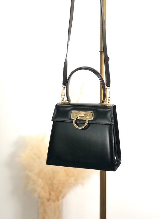 Salvatore Ferragamo Gancini Two-way Handbag Shoulder bag Black Vintage vbbuay
