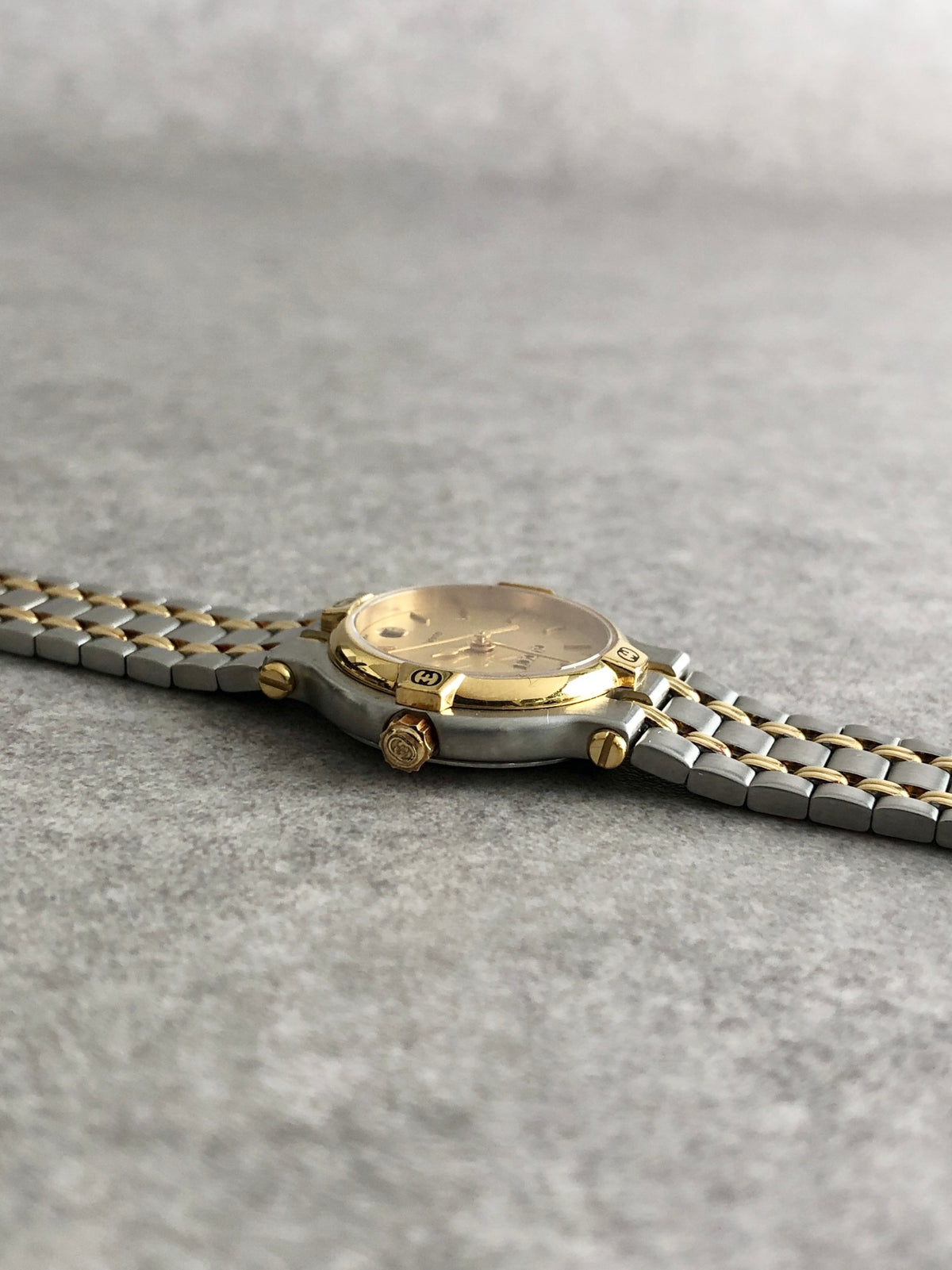 GUCCI Logo Quartz Watch Gold×Silver 9000L Vintage hsae4p