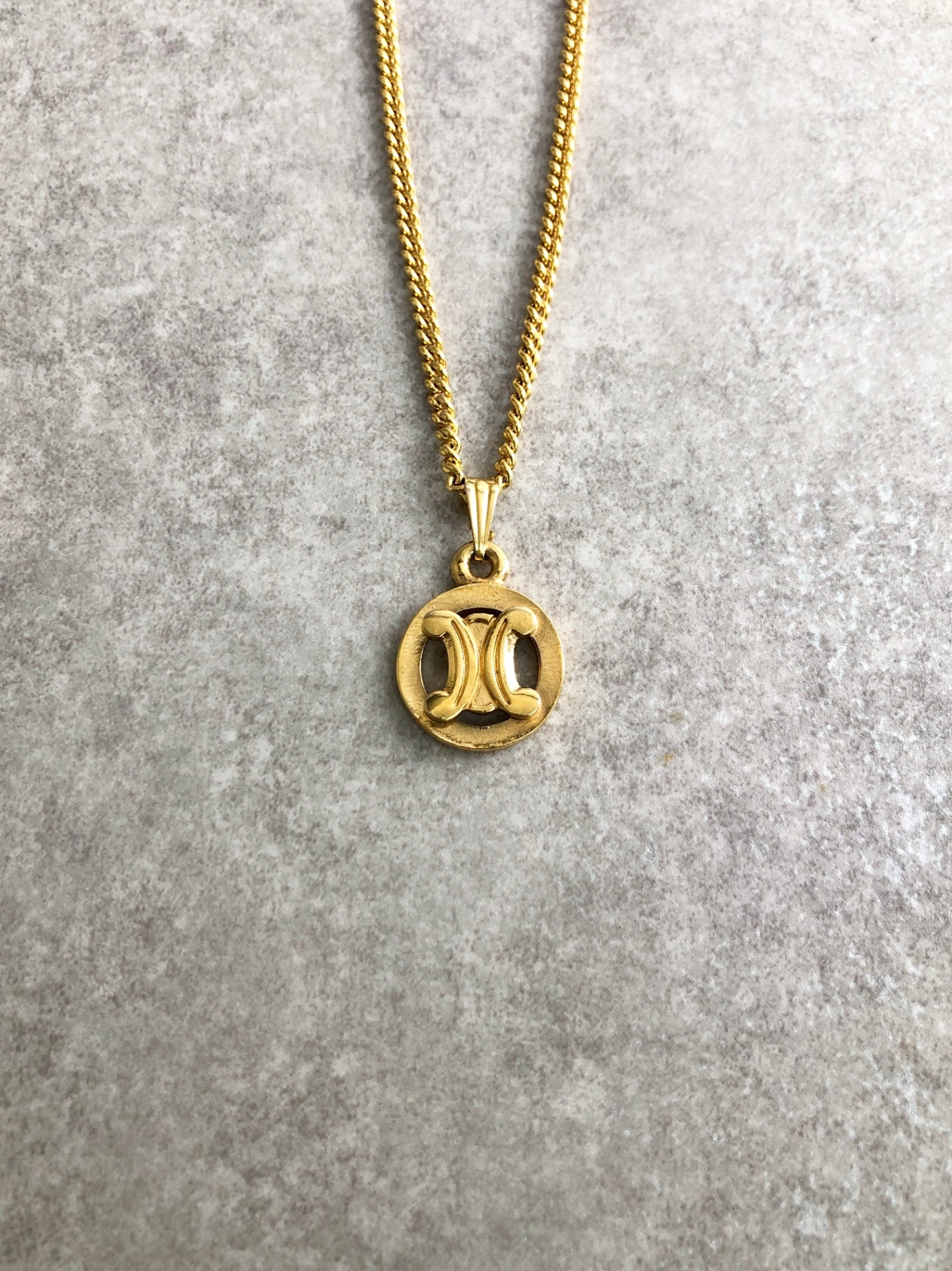 CELINE Blason Necklace Gold Vintage ar6jyi