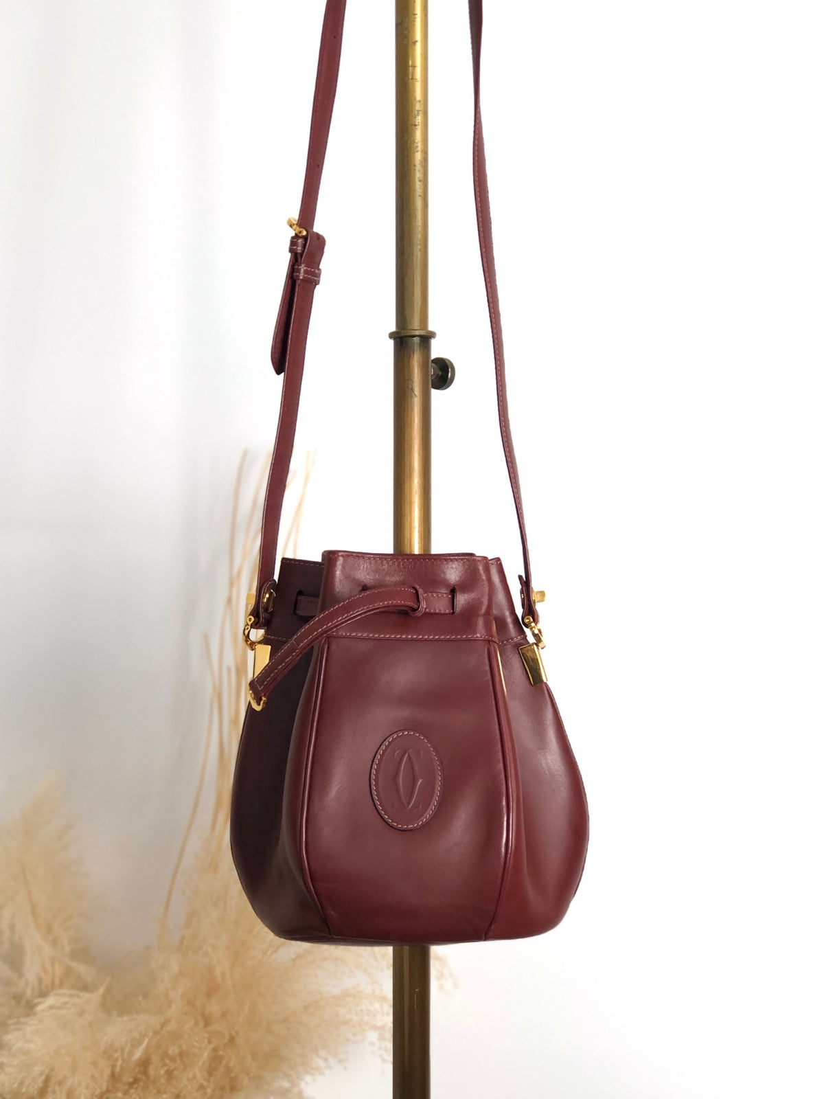 Cartier Logo Embossed Drawstring Shoulder bag Bordeaux Vintage r3iyaj