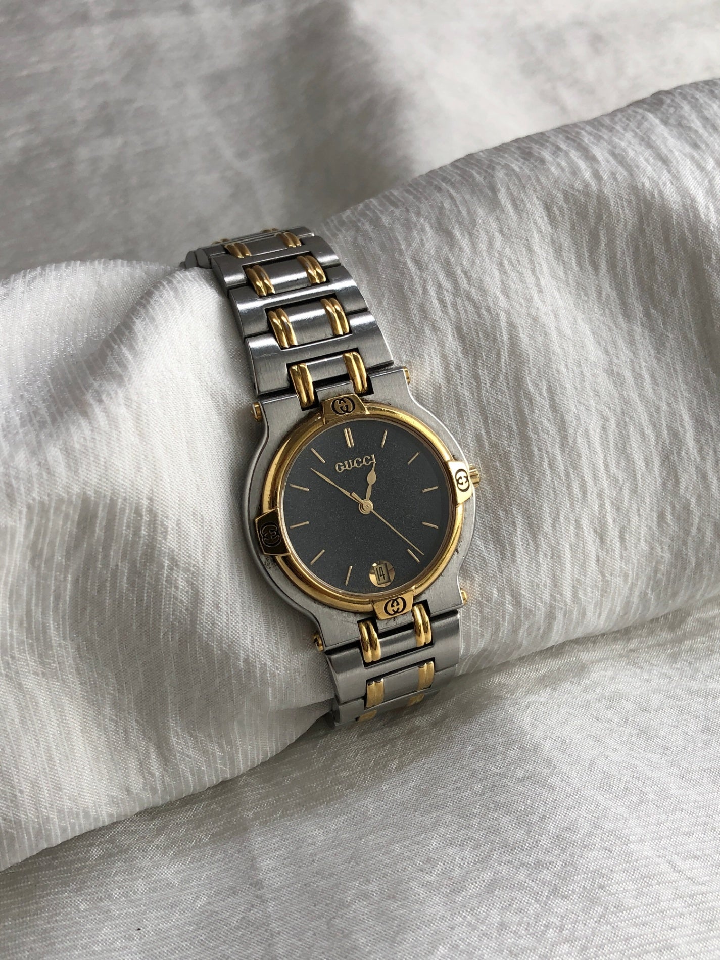 GUCCI Logo Quartz Watch Silver×Gold 9000M Vintage kfni2y