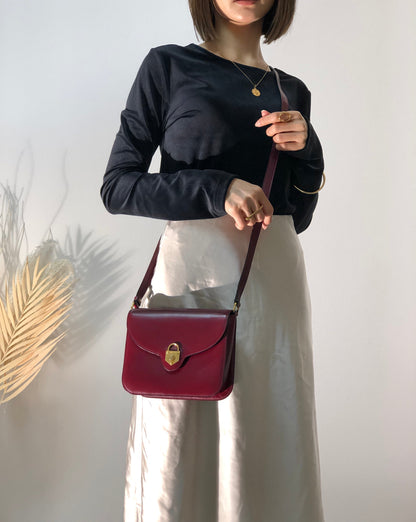 CELINE 掛鎖皮革斜背包 波爾多紅 復古 28epaz 