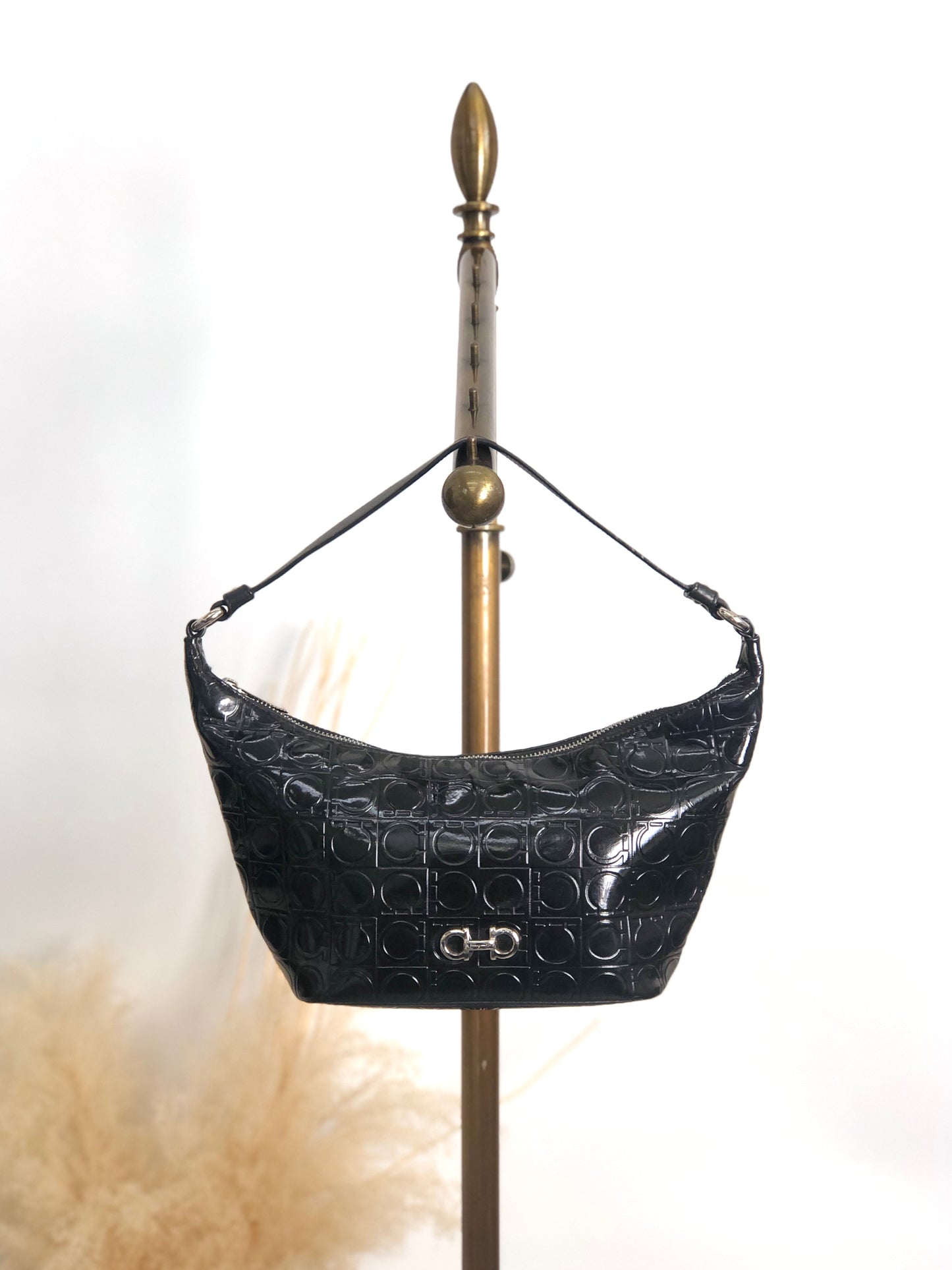 Salvatore Ferragamo Gancini Handbag Black Vintage 46khvf