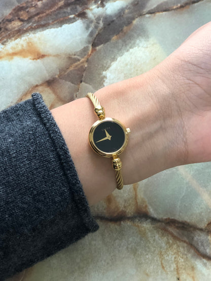 GUCCI Logo Bangle Quartz Watch Gold Vintage de3i84