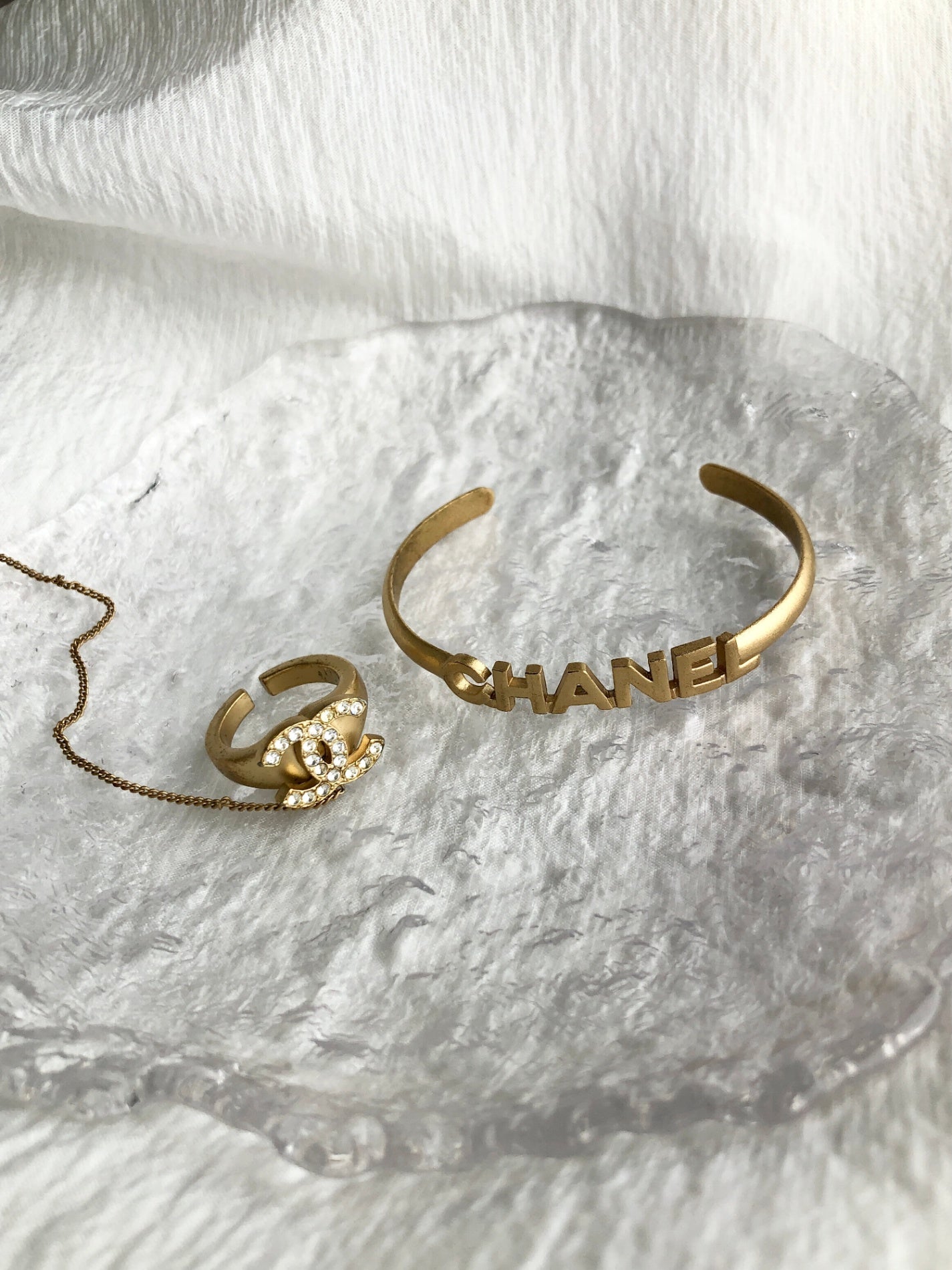 CHANEL Coco Mark Logo Rhinestone Bangle Ring Gold Vintage p7624z