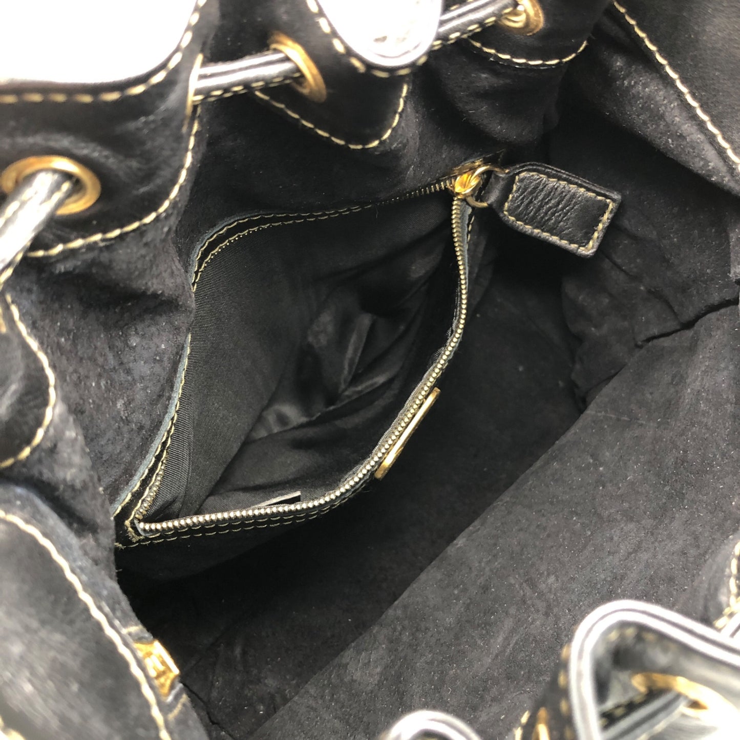 FENDI Logo Drawstring Shoulder bag Black Vintage 5bbkpm