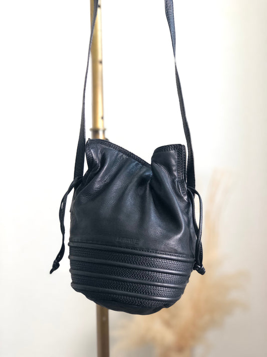 LOEWE Logo Drawstring Shoulder bag Black Vintage zu2rww