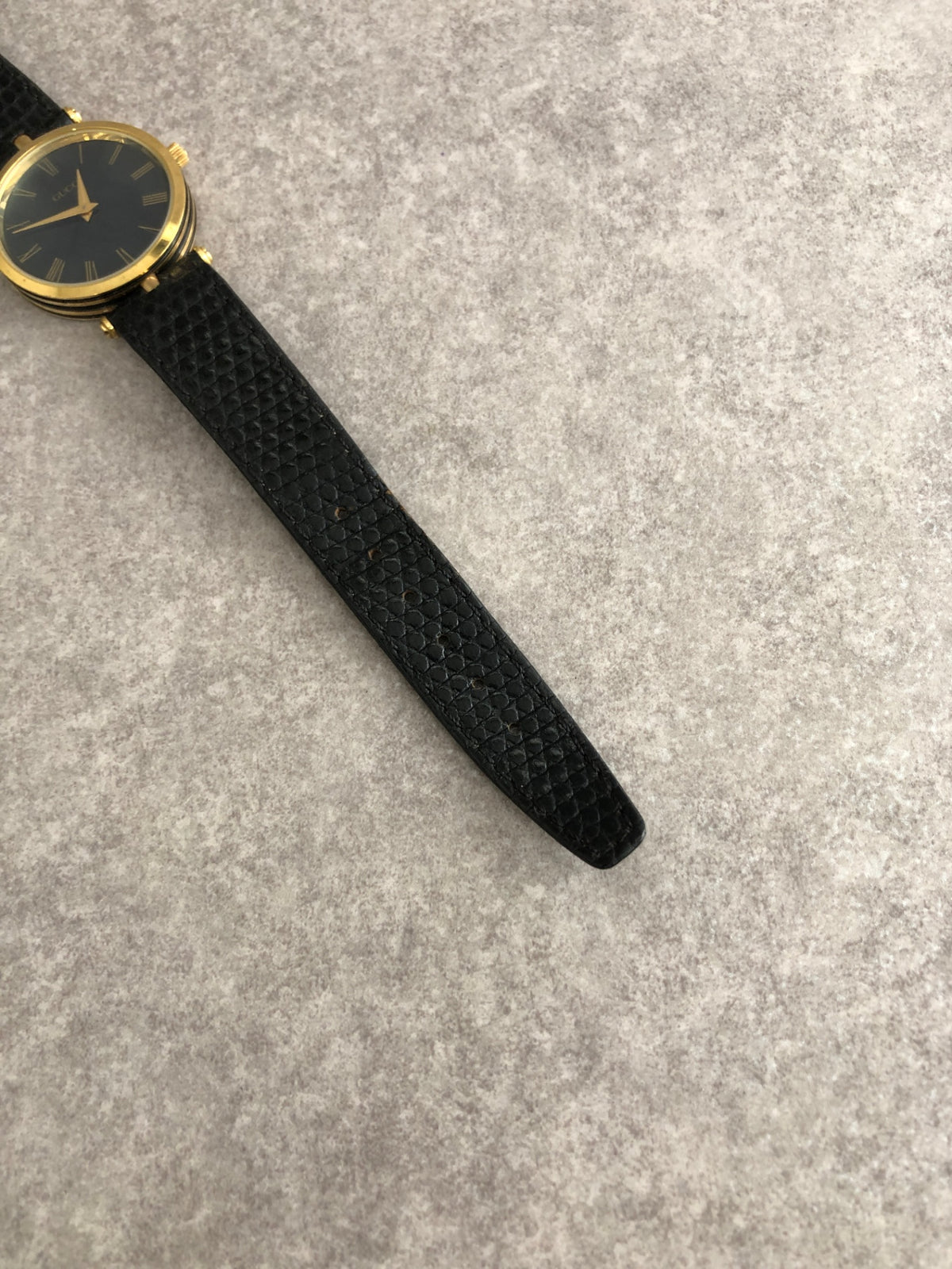 GUCCI Logo Watch Black×Gold Vintage 8bm2vw