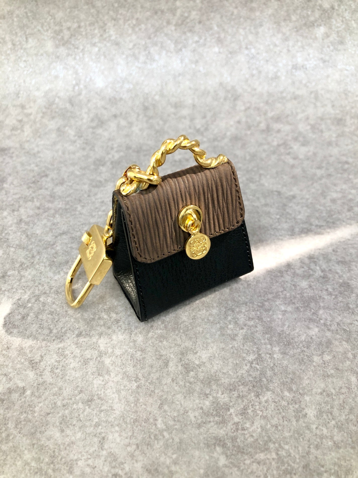 LOEWE Velazquez Anagram Charm Brown Vintage ycmeyb