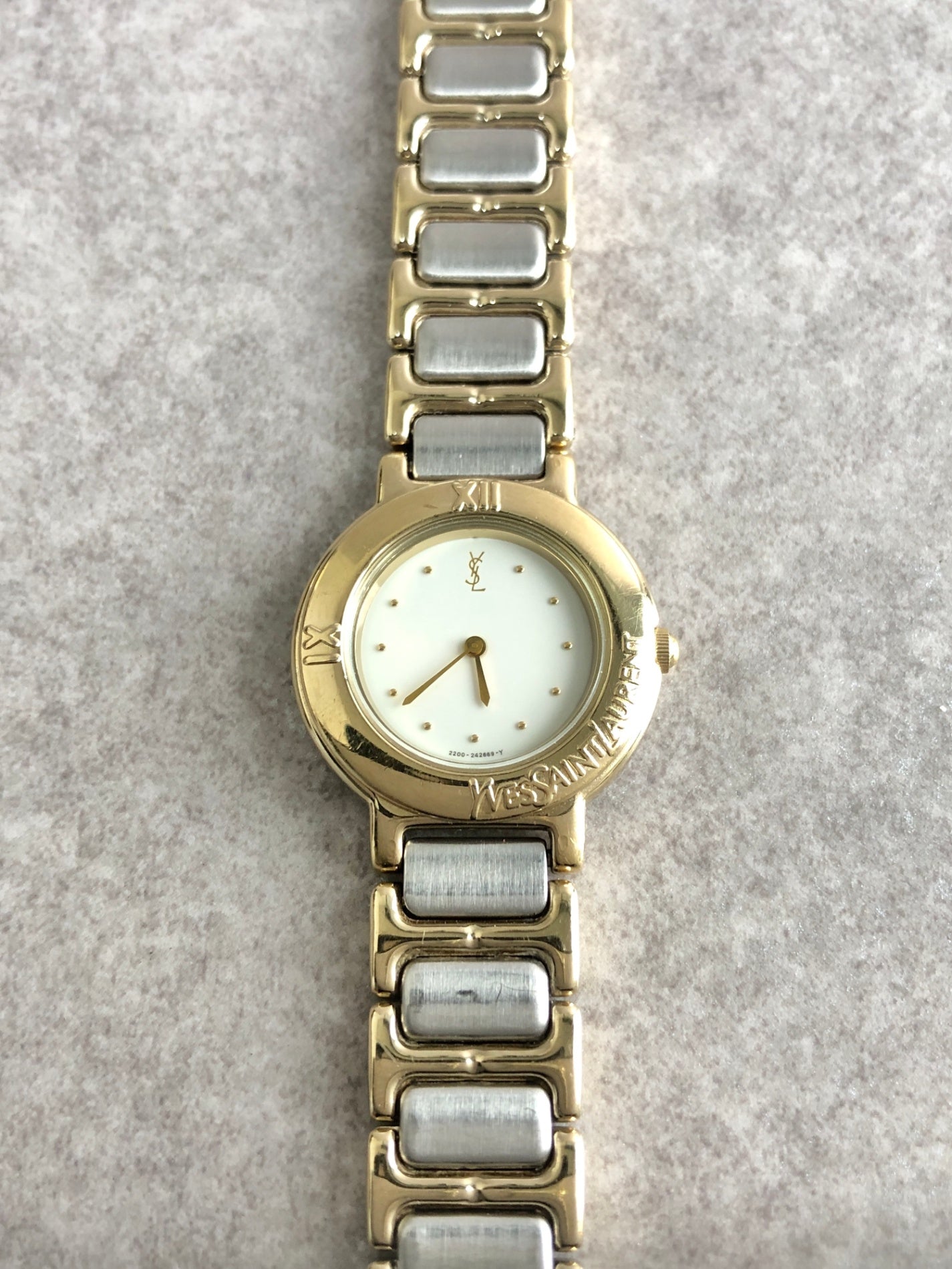 Yves Saint Laurent YSL Logo Quartz Watch Gold 2200-229789 Y Vintage kyi7bd