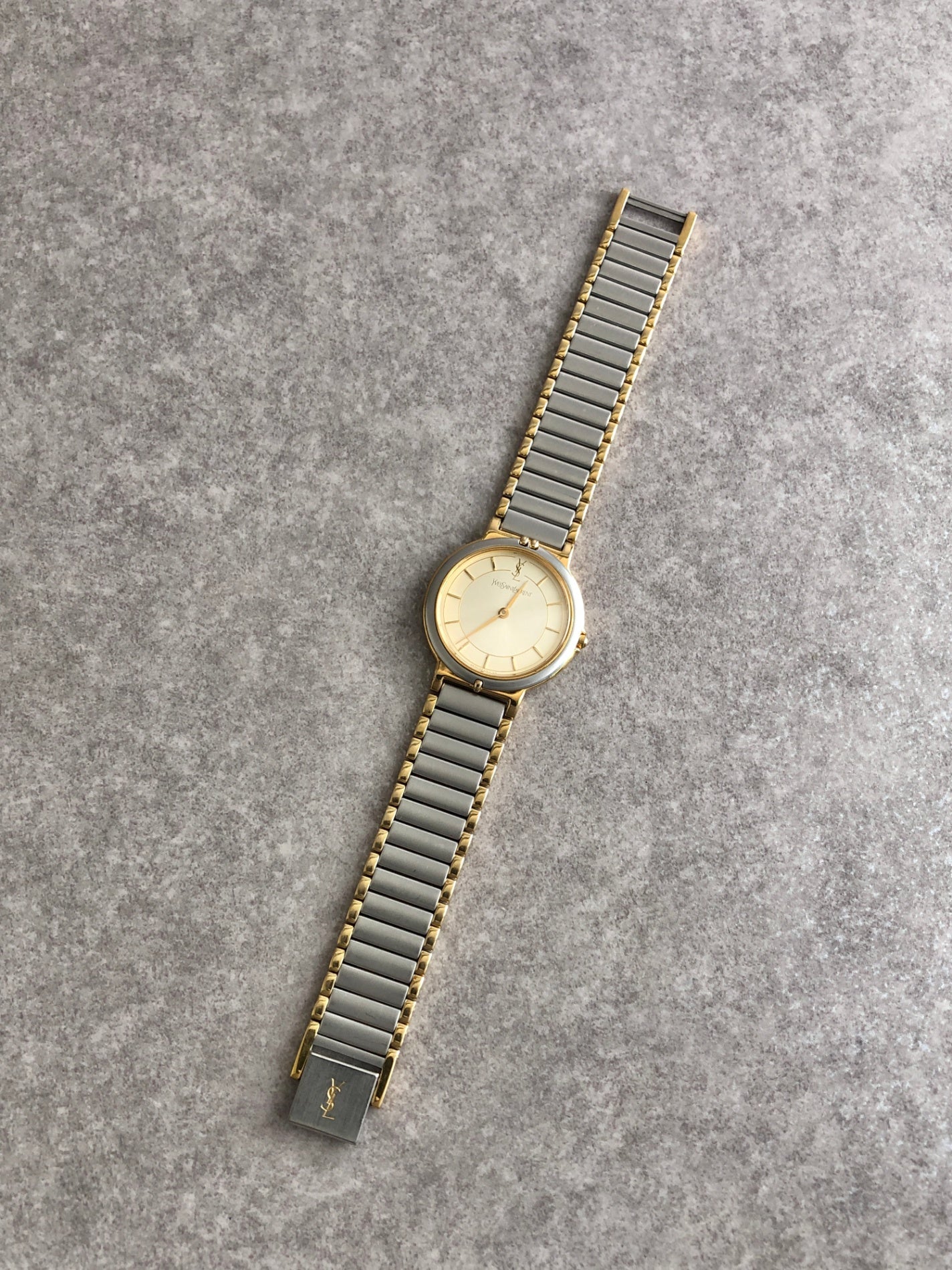 Yves Saint Laurent YSL Logo Quartz Watch Silver 4620-E62267 YO Vintage 73cef2