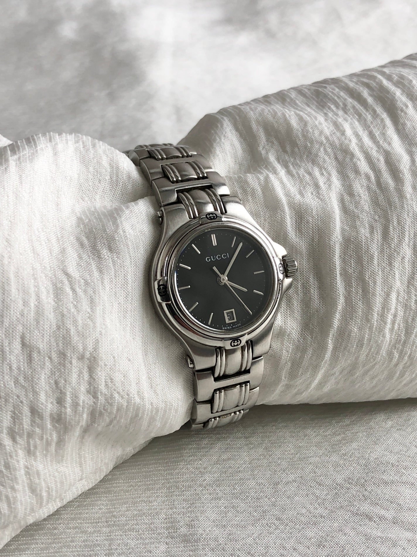 GUCCI Logo Watch Silver×Black 9040L Vintage fdpzxa