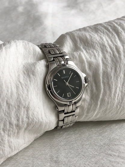 GUCCI Logo Watch Silver×Black 9040L Vintage fdpzxa