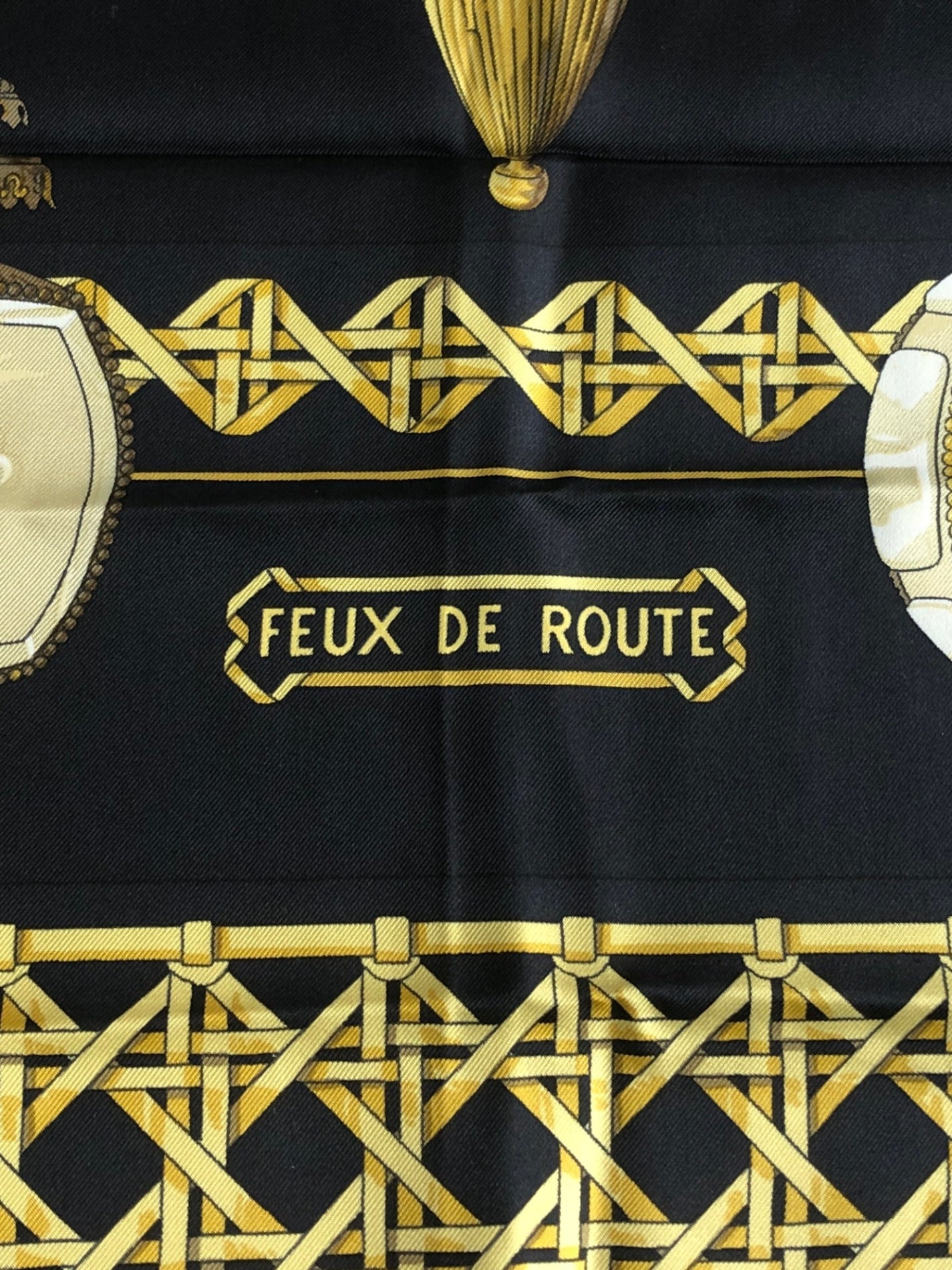 HERMES Silk Scarf Black×Gold Vintage 4zy8gj