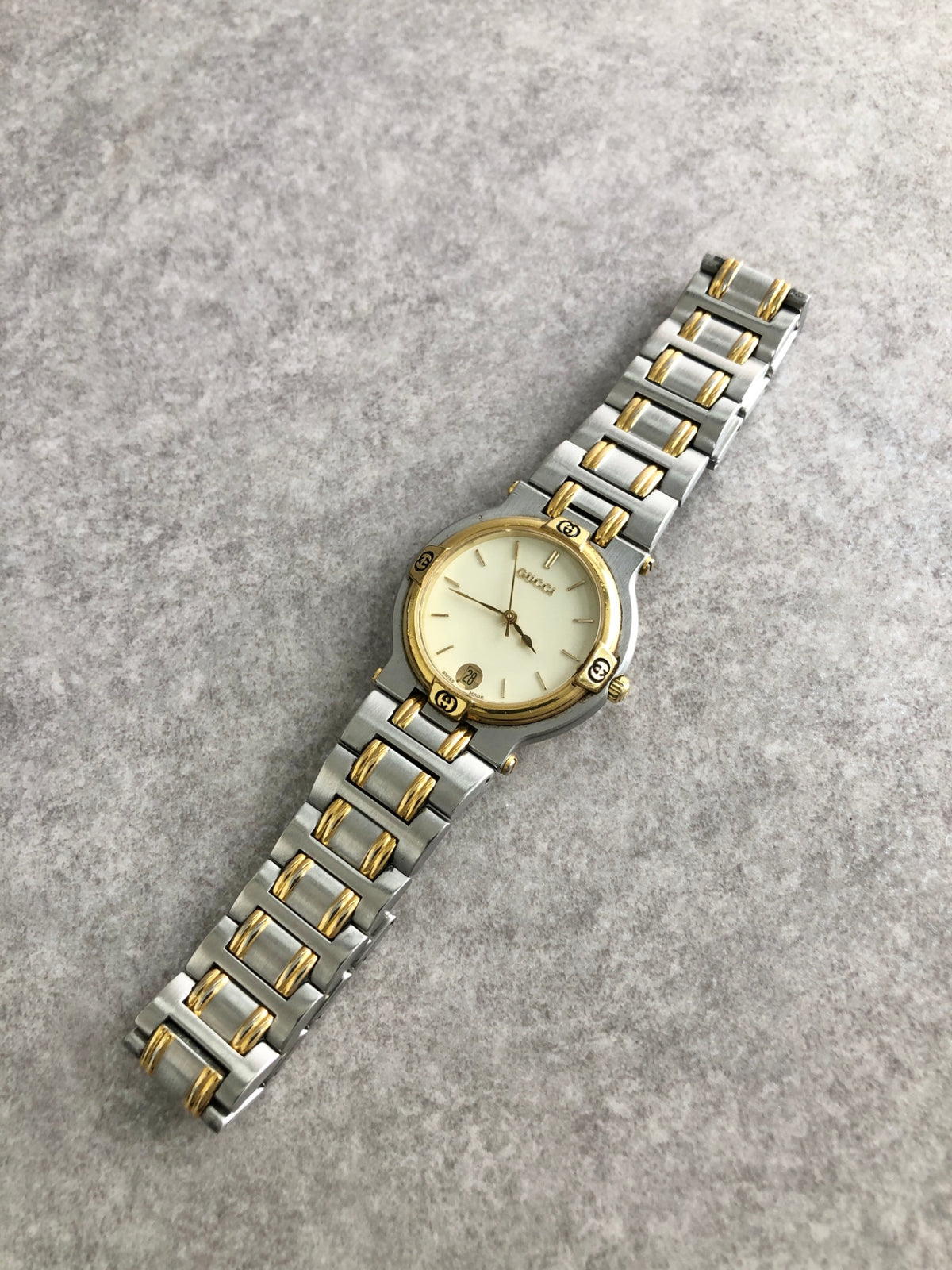 GUCCI Logo Quartz Watch Silver×Gold 9000M Vintage 6up4w4
