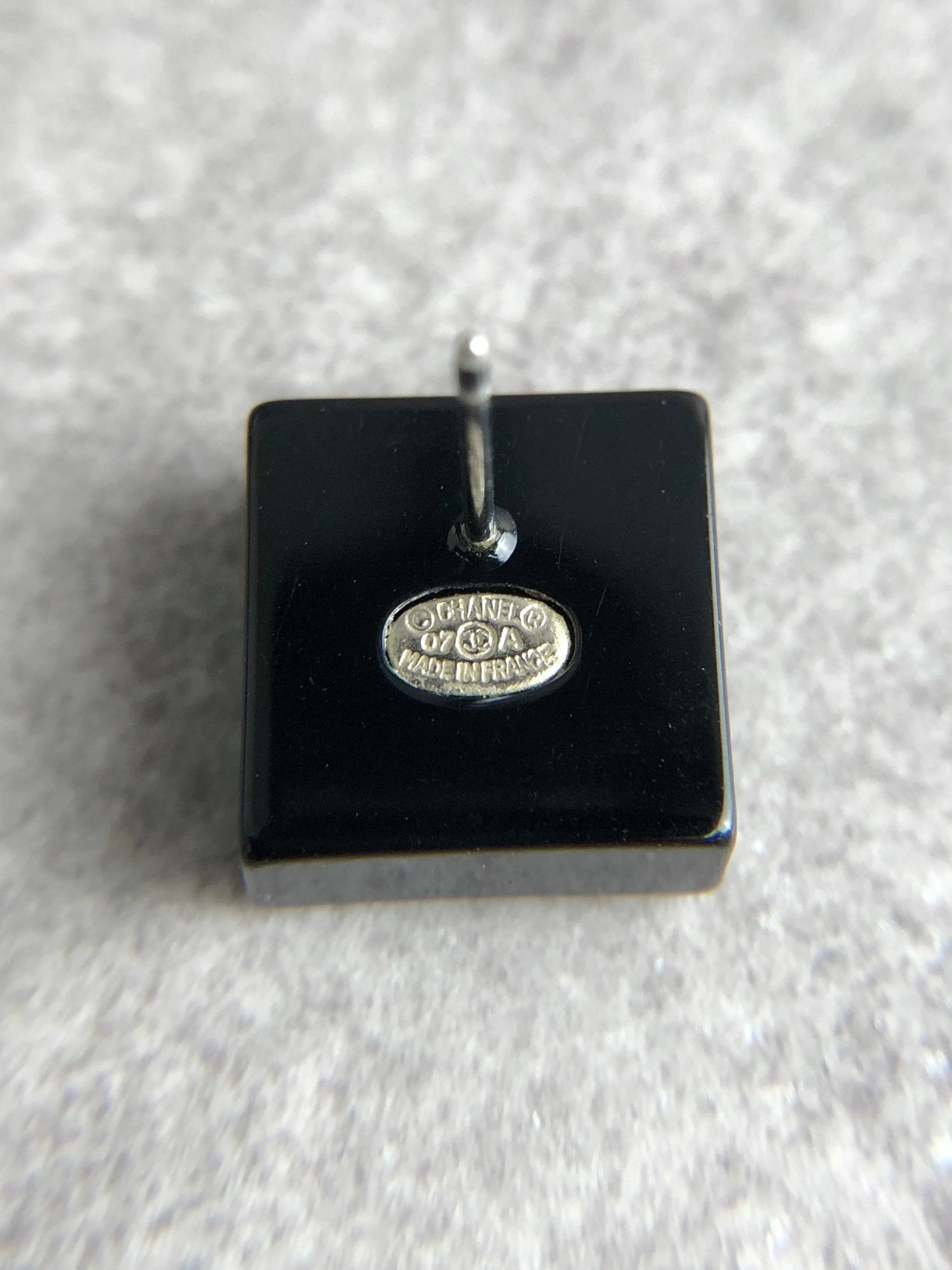 CHANEL Coco Mark Stone Pierced Black Vintage yg33jb – VintageShop solo