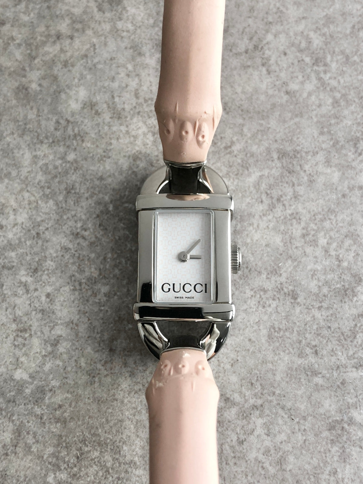 GUCCI Bamboo Logo Quartz Watch Silver×Pink 6800L Vintage 37ndtf