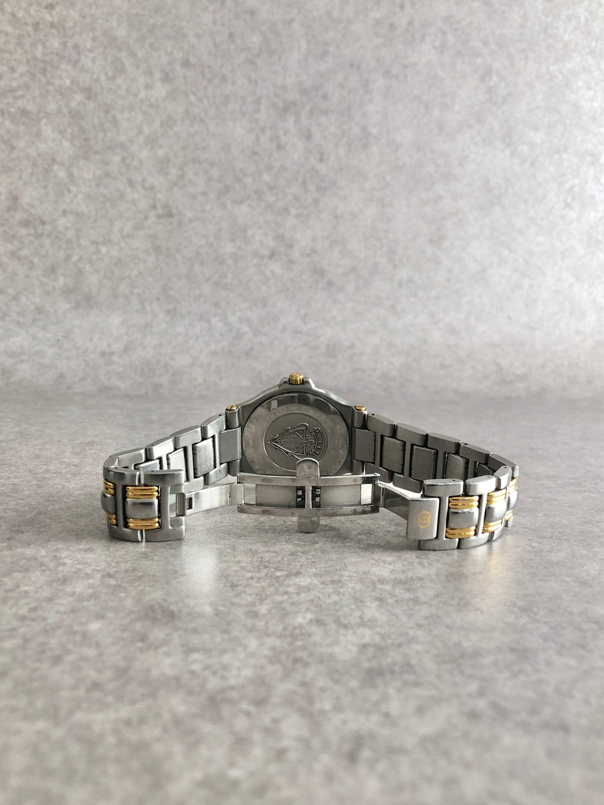 GUCCI Logo Quartz Watch Silver×Gold 9040G Vintage 3vx6v4
