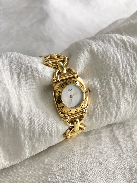 GUCCI Logo Quartz Watch Gold 6400L Vintage pkbabp