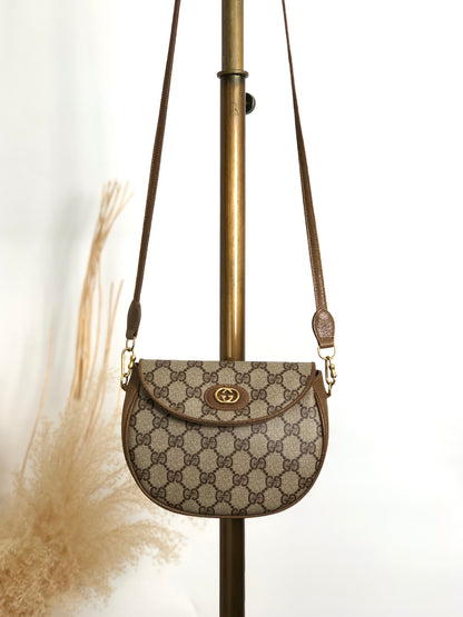 GUCCI Logo Round Shoulder bag Beige Vintage ku752d
