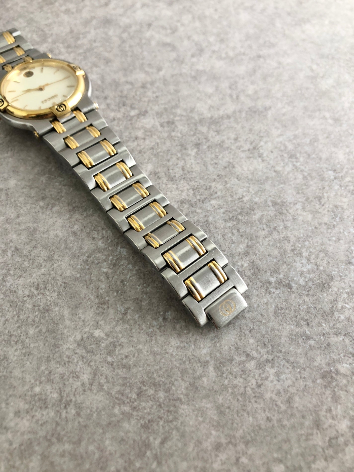 GUCCI Logo Quartz Watch Silver×Gold 9000M Vintage 6up4w4