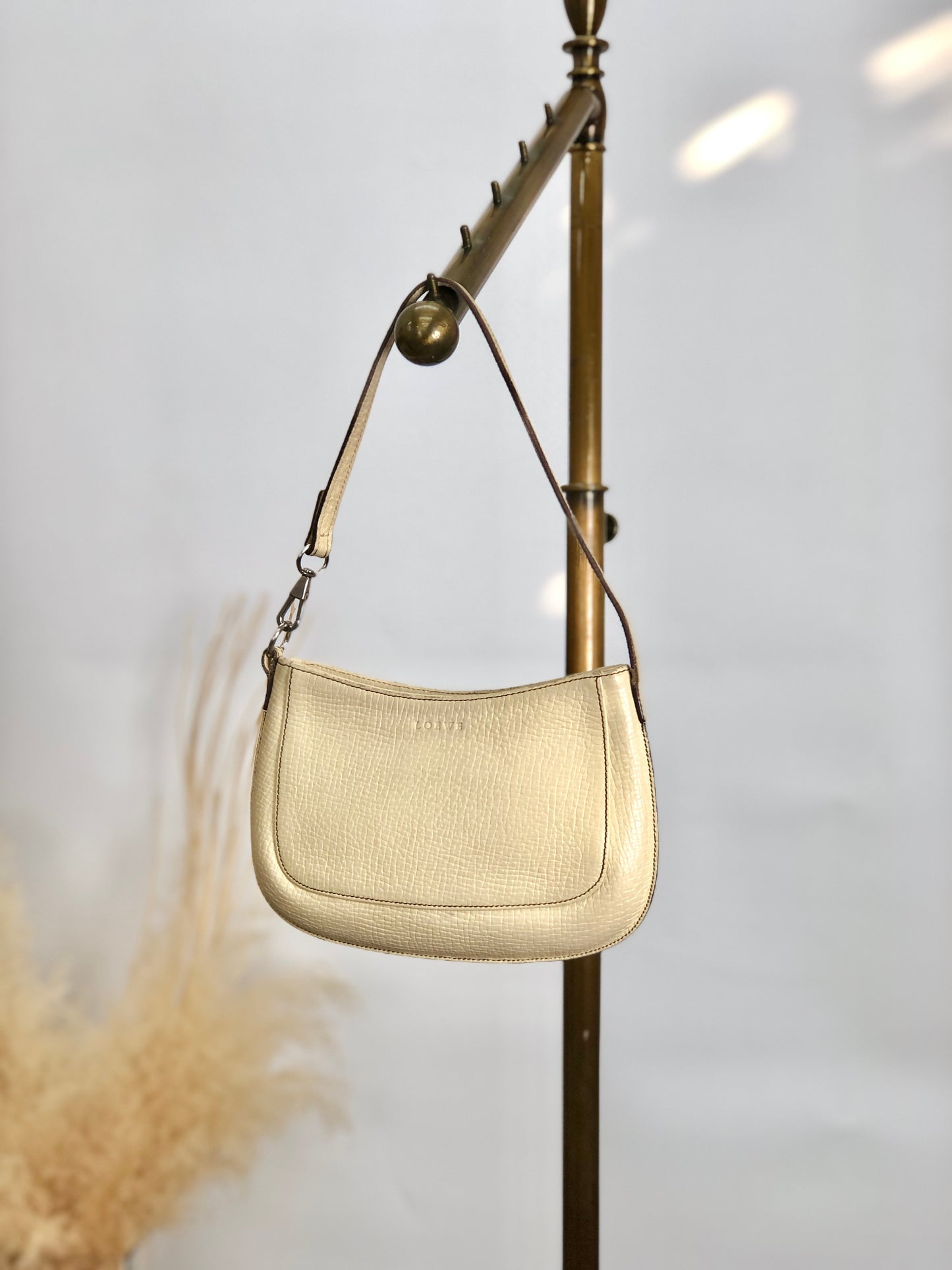 LOEWE Logo Embossed Handbag Ivory Vintage 8nnpkn