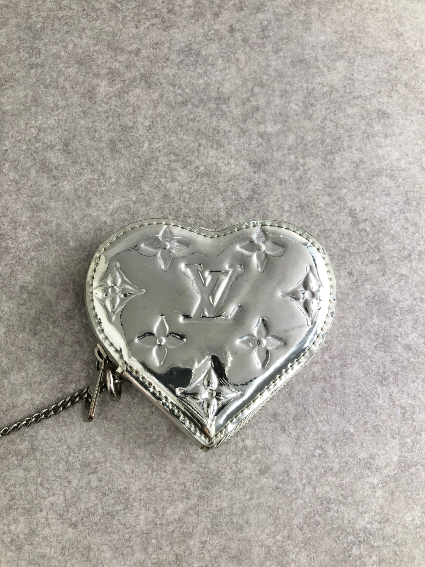 LOUIS VUITTON Heart Motif Coin Purse Silver M93566 Vintage cnid4w
