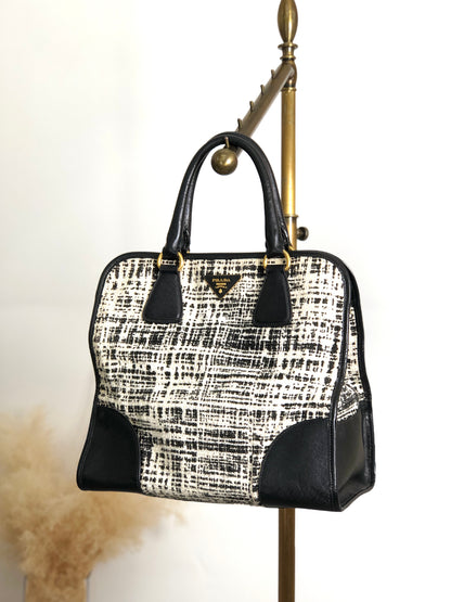 PRADA Triangle Logo Handbag White×Black Vintage xpzwfz