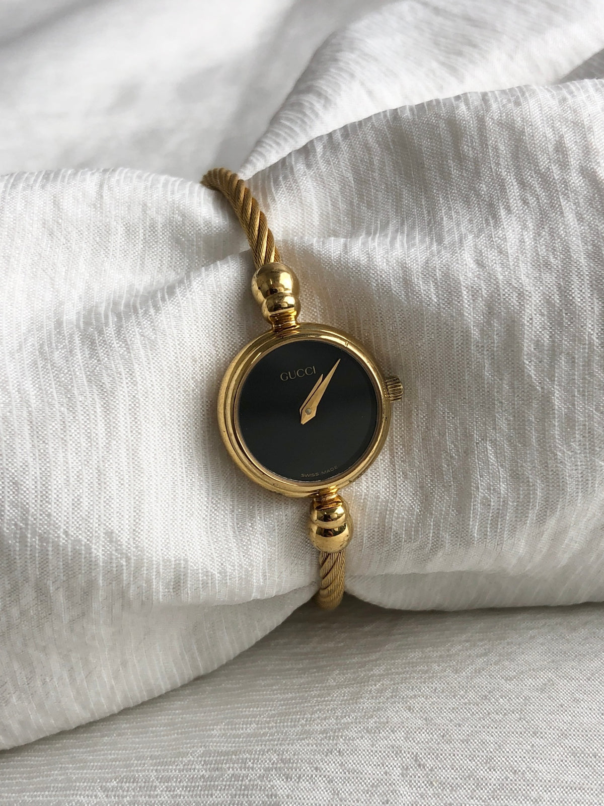 GUCCI Logo Bangle Quartz Watch Gold×Black 2700.2.L Vintage 8iznpb