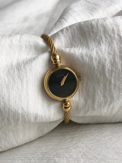 GUCCI Logo Bangle Quartz Watch Gold×Black 2700.2.L Vintage 8iznpb