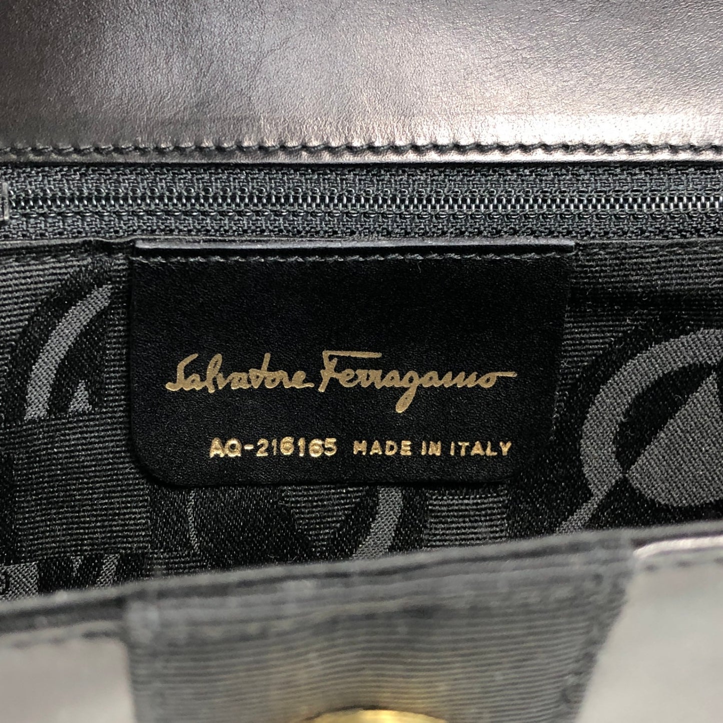 Salvatore Ferragamo Gancini Ribbon Shoulder bag Black Vintage 3wugs6
