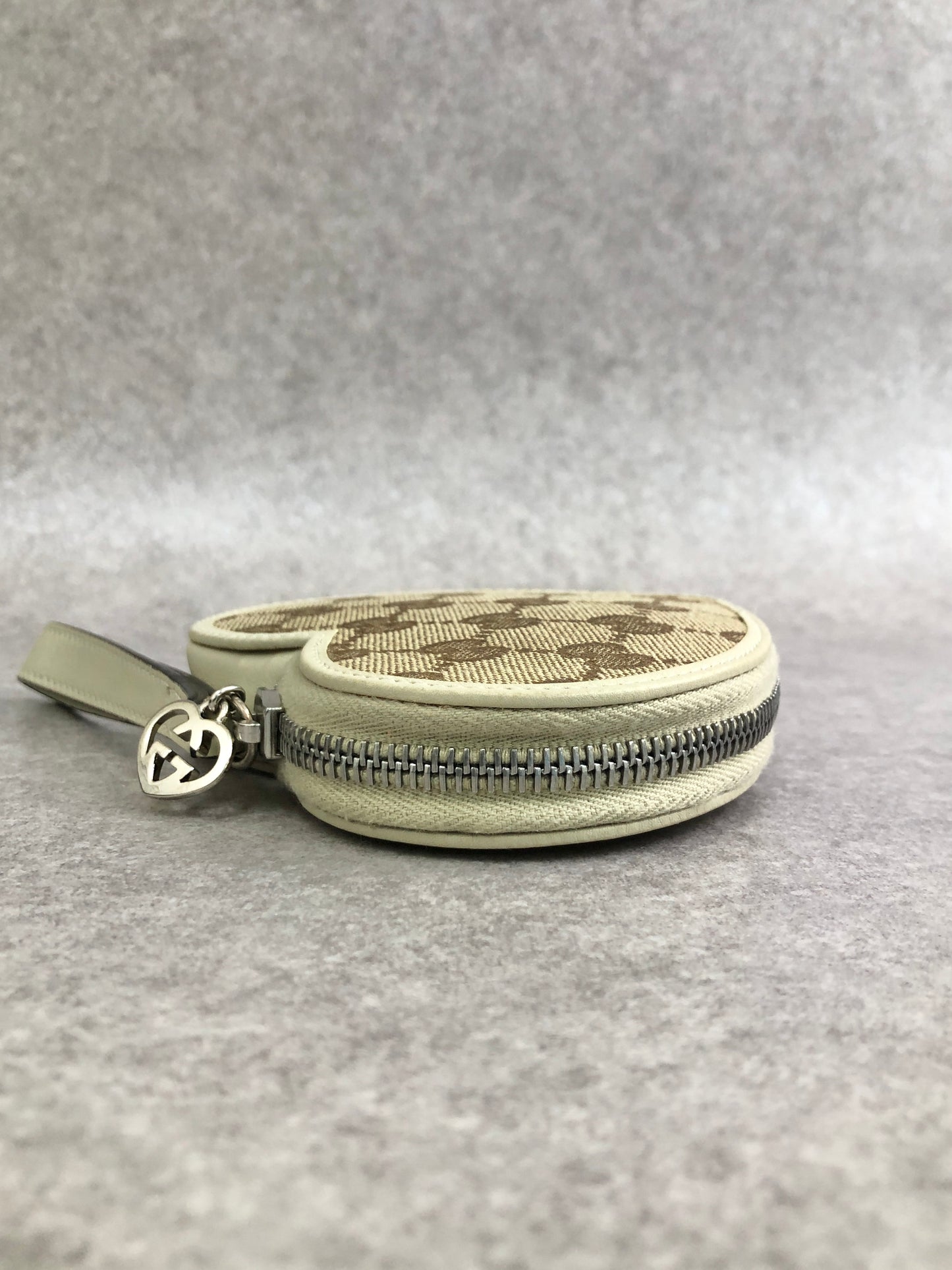 GUCCI GG Canvas Heart Motif Coin Purse Beige Vintage d3exzx