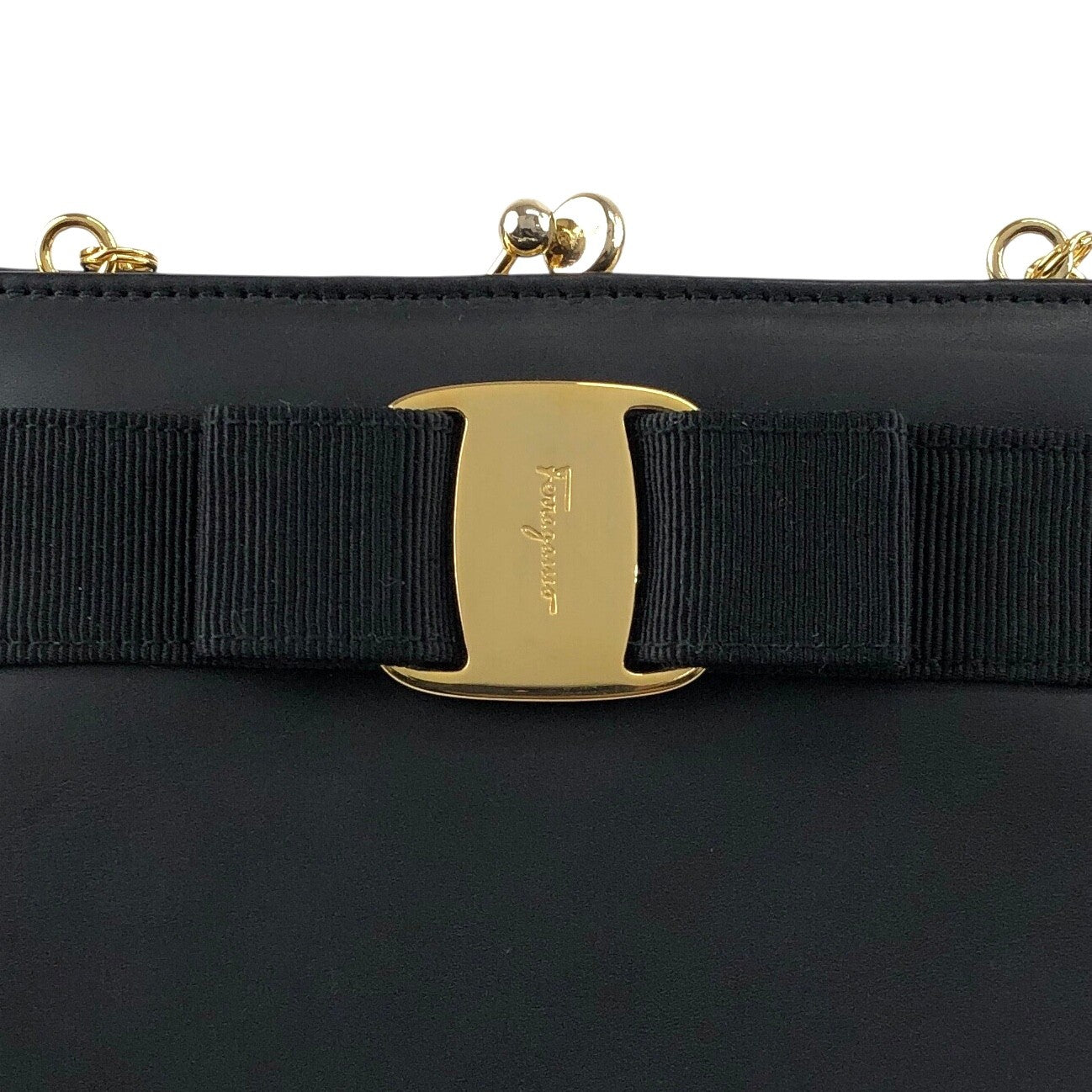 Salvatore Ferragamo Vala Ribbon Small Chain Shoulder bag Black Vintage y5f4jw